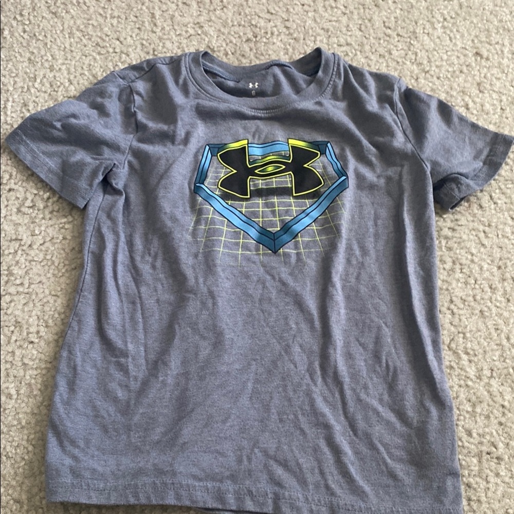 Under Armour Gray Short Sleeve Tee with Graphic Design